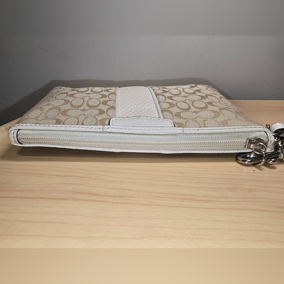 COACH Beige and Ivory White Signature Wristlet Snake Skin Detail * Please Read* - Picture 7 of 16